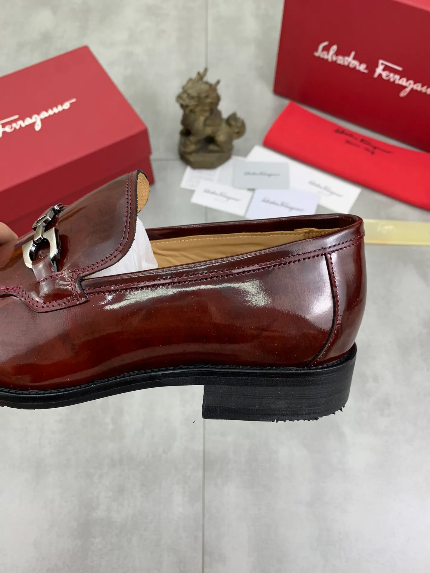 Men's Men's Shoes 💰P460💰[New Style] Water-dyed Niuli 🆘[Salvatore Ferragamo] Ferragamo's latest casual business leather shoes for men! Available at counters simultaneously! The fabric is made of specially imported original pebbled calfskin, and the lining is made of imported water-dyed cowhide. It is absolutely luxurious and leads the fashion trend. Matching code: 38-45 (46 can be customized) Black, brown and burgundy colors available